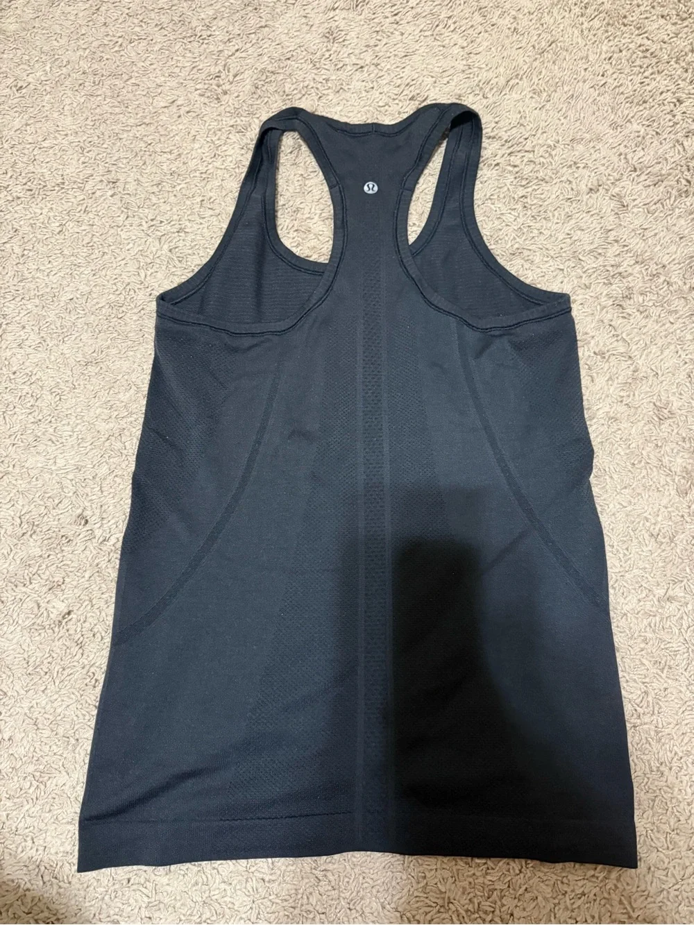 Black lululemon swiftly tank size 6